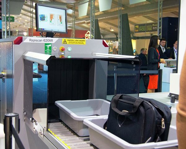airport-baggage-x-ray-scanner-mark-williamson